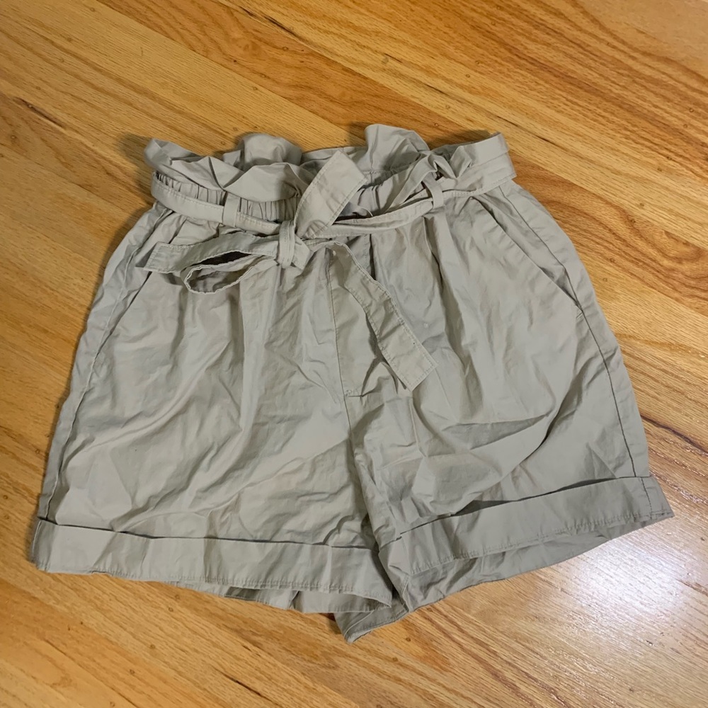 Uniqlo Tan Paperbag High Rise Belted Shorts - Picture 2 of 4